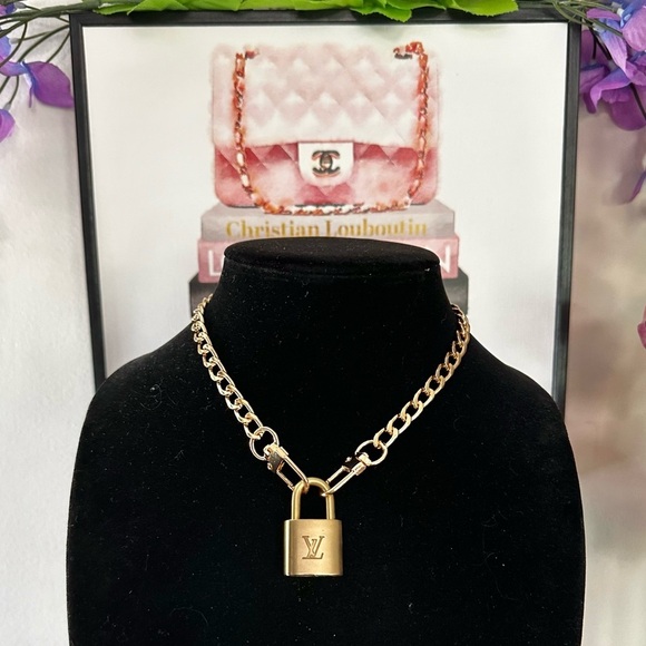 Authentic Louis Vuitton #341 Lock & Key Set on a 18K Gold Plated Chain Necklace - Picture 4 of 7